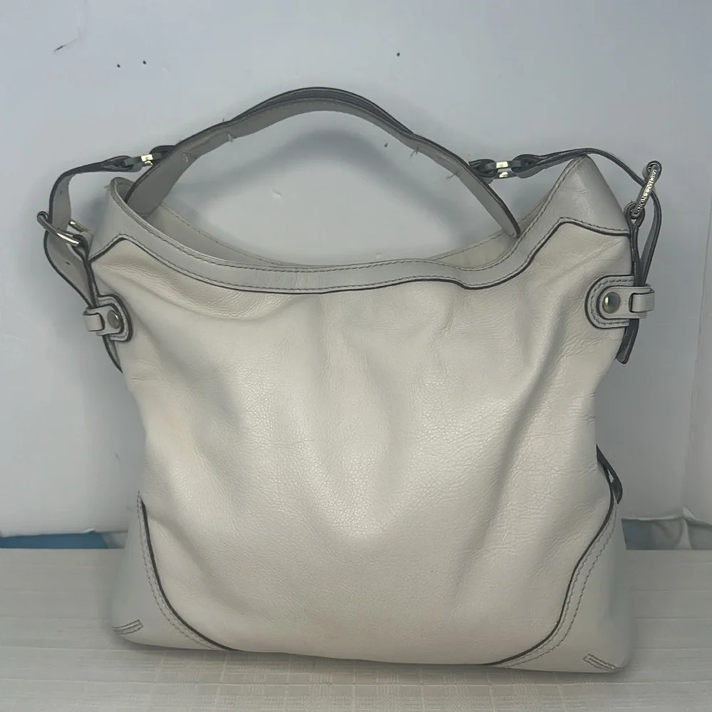 Large Michael Michael Kors  hobo in ivory pebbled leather.
